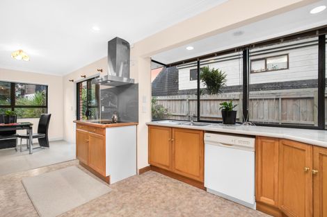 Photo of property in 8 Banksia Place, Goodwood Heights, Auckland, 2105