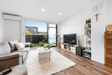 Photo of property in 19 Kotuitui Street, Manukau, Auckland, 2104