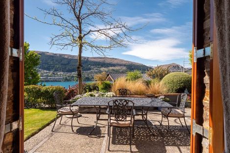 Photo of property in 1 Garland Terrace, Kelvin Heights, Queenstown, 9300