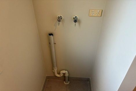 Photo of property in 35 Spalding Rise, Golflands, Auckland, 2013