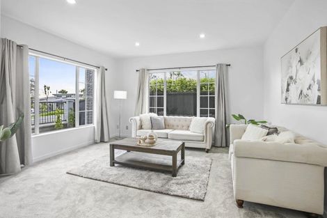 Photo of property in 108 Simpson Road, Henderson Valley, Auckland, 0614