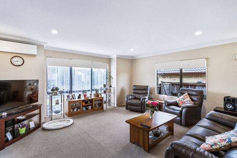 Photo of property in 44 Rush Creek Drive, Westgate, Auckland, 0614