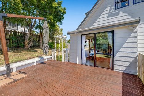 Photo of property in 14 Mallard Place, Unsworth Heights, Auckland, 0632