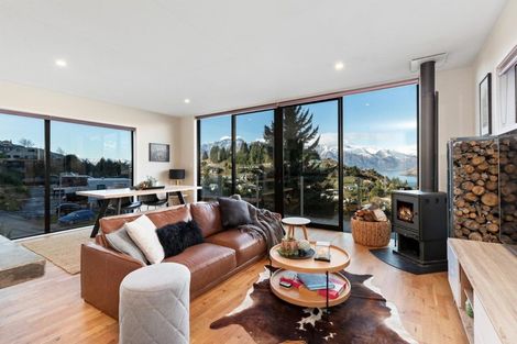 Photo of property in 45 Dart Place, Fernhill, Queenstown, 9300