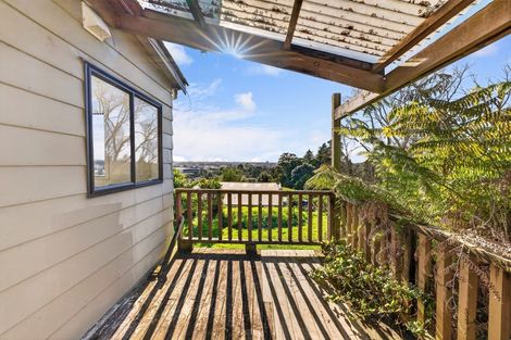 Photo of property in 5 Rangeview Road, Sunnyvale, Auckland, 0612