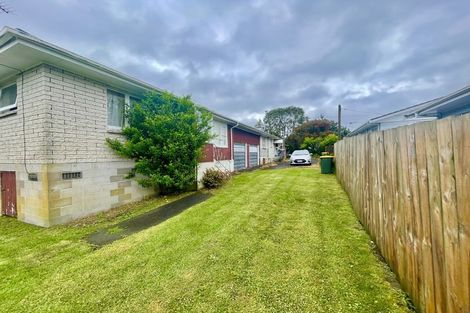Photo of property in 5/215 Swanson Road, Henderson, Auckland, 0610