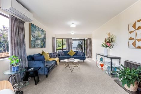 Photo of property in 2/26 Dudding Avenue, Northcote, Auckland, 0627