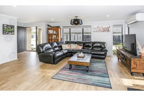 Photo of property in 22 Kauri Drive, Waiuku, 2123