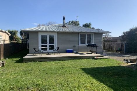 Photo of property in 21 Perrin Place, Kelvin Grove, Palmerston North, 4414