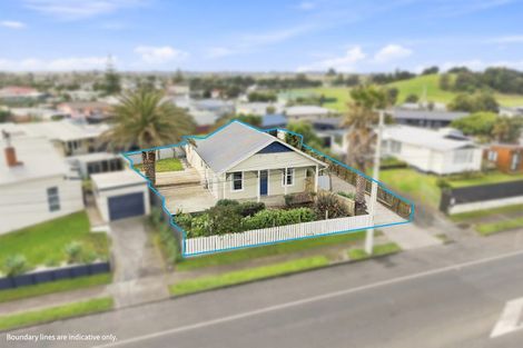 Photo of property in 18 Bryce Street, Castlecliff, Whanganui, 4501