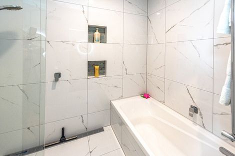 Photo of property in 16 Oakland Avenue, Saint Johns Hill, Whanganui, 4500