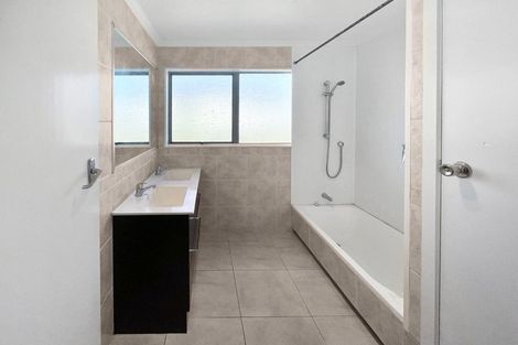 Photo of property in 11 Colonial Place, Kelvin Grove, Palmerston North, 4414