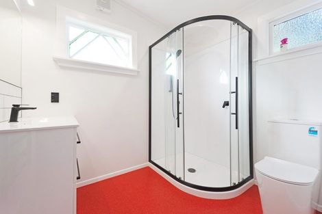 Photo of property in 13 Cave Road, Houghton Bay, Wellington, 6023