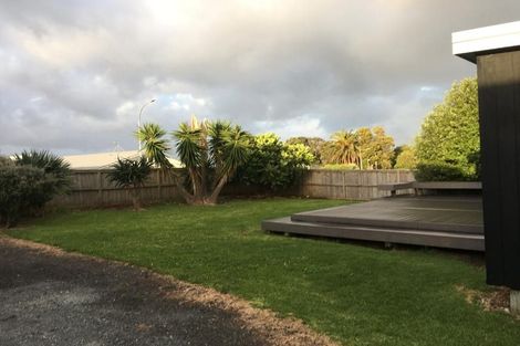 Photo of property in 27 Crispe Road, Clarks Beach, 2122