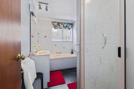 Photo of property in 5 Lees Grove, Wainuiomata, Lower Hutt, 5014