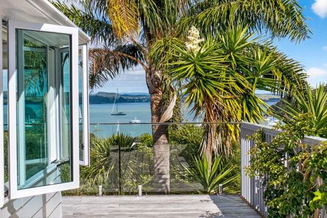 Photo of property in 8 Robertson Street, Russell, 0202