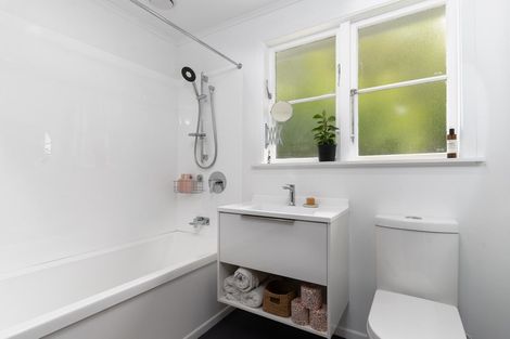 Photo of property in 46 Woodward Street East, Featherston, 5710