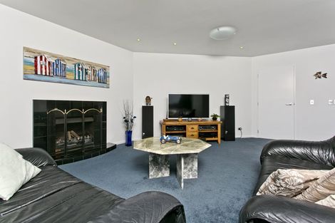 Photo of property in 43 Seaview Road, Castor Bay, Auckland, 0620