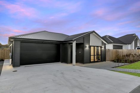 Photo of property in 12 Cutfield Lane, Kumeu, 0810