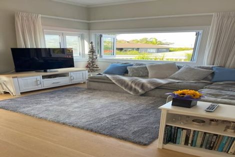 Photo of property in 2/2 Kiteroa Terrace, Rothesay Bay, Auckland, 0630