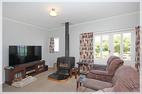 Photo of property in 9 Nuku Street, Tangimoana, 4822