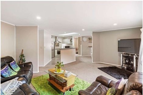 Photo of property in 2/296 Wairau Road, Glenfield, Auckland, 0629