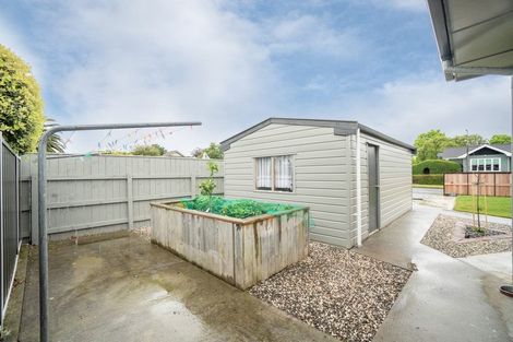 Photo of property in 2 Chester Crescent, West End, Palmerston North, 4410