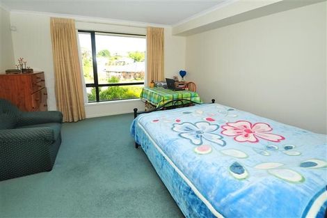 Photo of property in 64 Roberta Crescent, Orewa, 0931