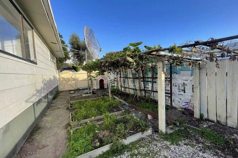 Photo of property in 1/9 Casuarina Road, Half Moon Bay, Auckland, 2012