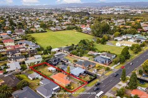 Photo of property in 14 Taikata Road, Te Atatu Peninsula, Auckland, 0610