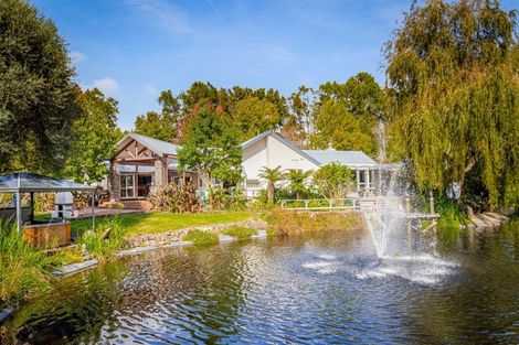 Photo of property in 252 Boord Crescent, Kumeu, 0891