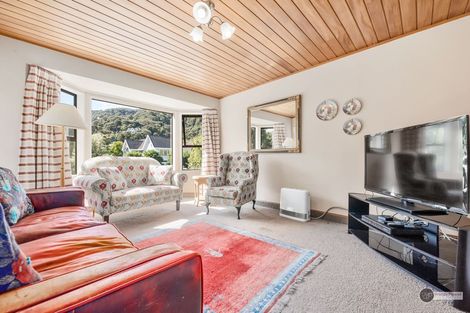 Photo of property in 2 Lady Bell Grove, Lowry Bay, Lower Hutt, 5013