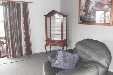 Photo of property in 21 South Road, Moturoa, New Plymouth, 4310