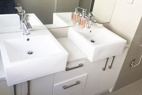 Photo of property in 144 Flat Bush School Road, Flat Bush, Auckland, 2019