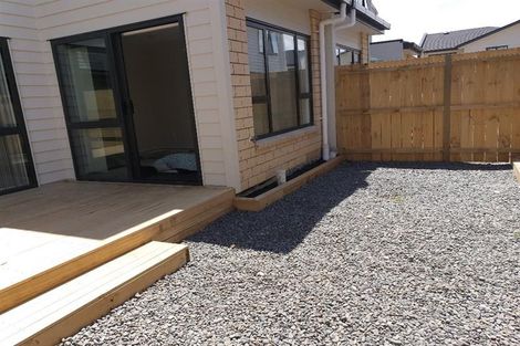 Photo of property in 21 Millcroft Lane, Ranui, Auckland, 0612