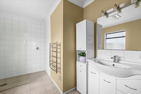 Photo of property in 28 Guthrie Road, Havelock North, 4130