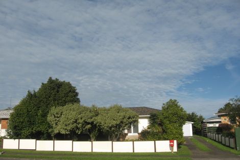 Photo of property in 105 Cascades Road, Pakuranga Heights, Auckland, 2010