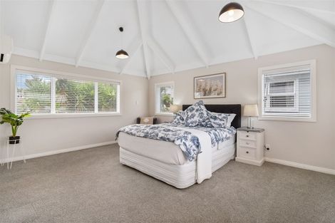 Photo of property in 2/862 East Coast Road, Northcross, Auckland, 0630