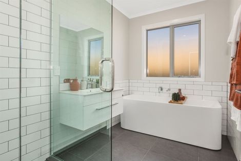 Photo of property in 20 Rotorua Grove, Aotea, Porirua, 5024