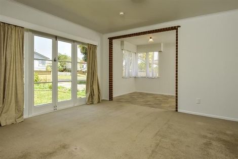 Photo of property in 83 Farquhar Road, Glendene, Auckland, 0602