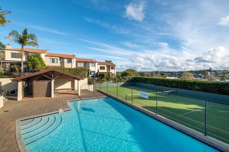Photo of property in 22/8 Tobago Place, Sunnynook, Auckland, 0620