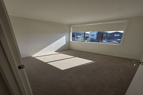 Photo of property in 8 Park Green Avenue, Rosehill, Papakura, 2113