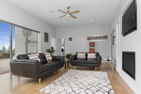 Photo of property in 33 Oceana Drive, Welcome Bay, Tauranga, 3175