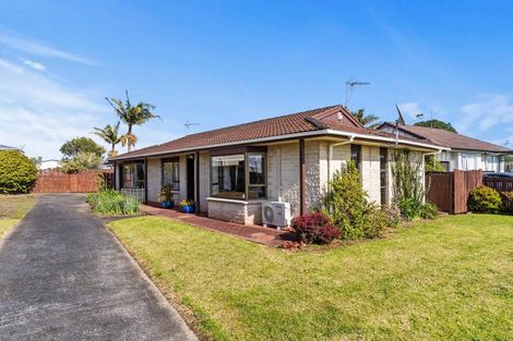 Photo of property in 30 Gibbons Road, Weymouth, Auckland, 2103
