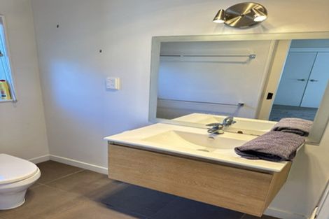 Photo of property in 34 Highland Park Drive, Highland Park, Auckland, 2010