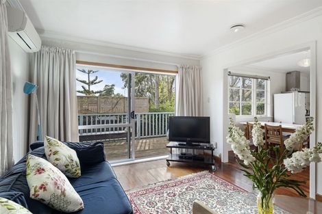 Photo of property in 2 Serwayne Place, Sunnyvale, Auckland, 0612