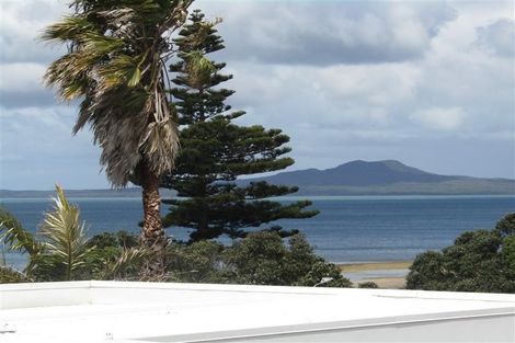 Photo of property in 2/50 Masterton Road, Rothesay Bay, Auckland, 0630