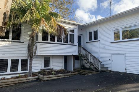 Photo of property in 18 Waiohua Road, Greenlane, Auckland, 1061