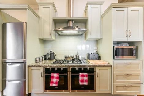 Photo of property in 6 Milton Road, Bluff Hill, Napier, 4110