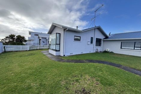 Photo of property in 28 Breakwater Road, Moturoa, New Plymouth, 4310